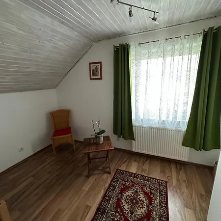 Landwohnung شقة *
